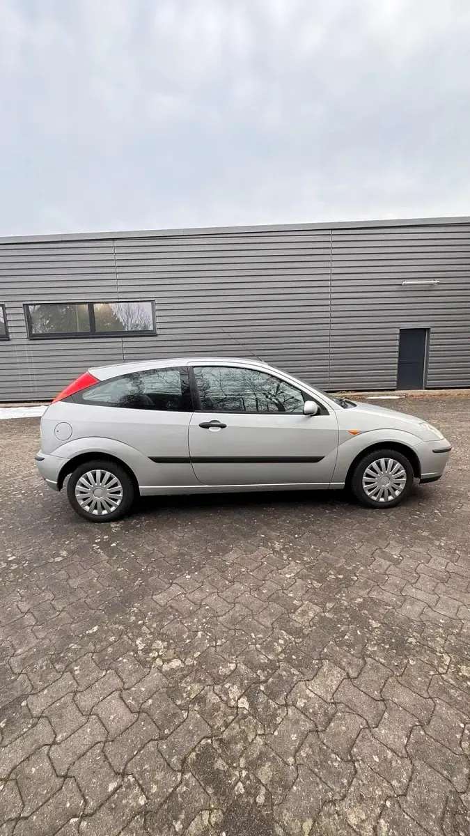 Gebraucht Ford Focus 85 PS (62 kW) 2004 Silber Kleinwagen