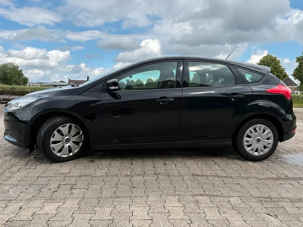 Gebraucht Ford Focus 101 PS (74 kW) 2017 Schwarz Limousine