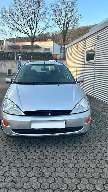 Grau Gebraucht 2001 Ford Focus Kombi | 750 € (Superpreis) - Bild 1/4