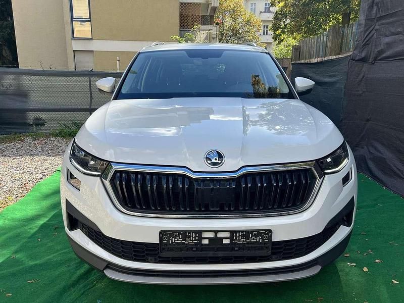 Moonweiss metallic Gebraucht 2022 Skoda Kodiaq Clever SUV | 24.500 € (Superpreis) - Bild 1/4
