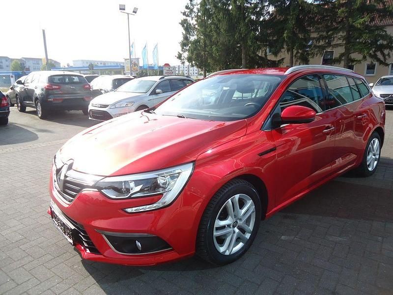 Rot Gebraucht 2018 Renault Mégane IV Business Limousine | 12.999 € (Fairer Preis) - Bild 1/4