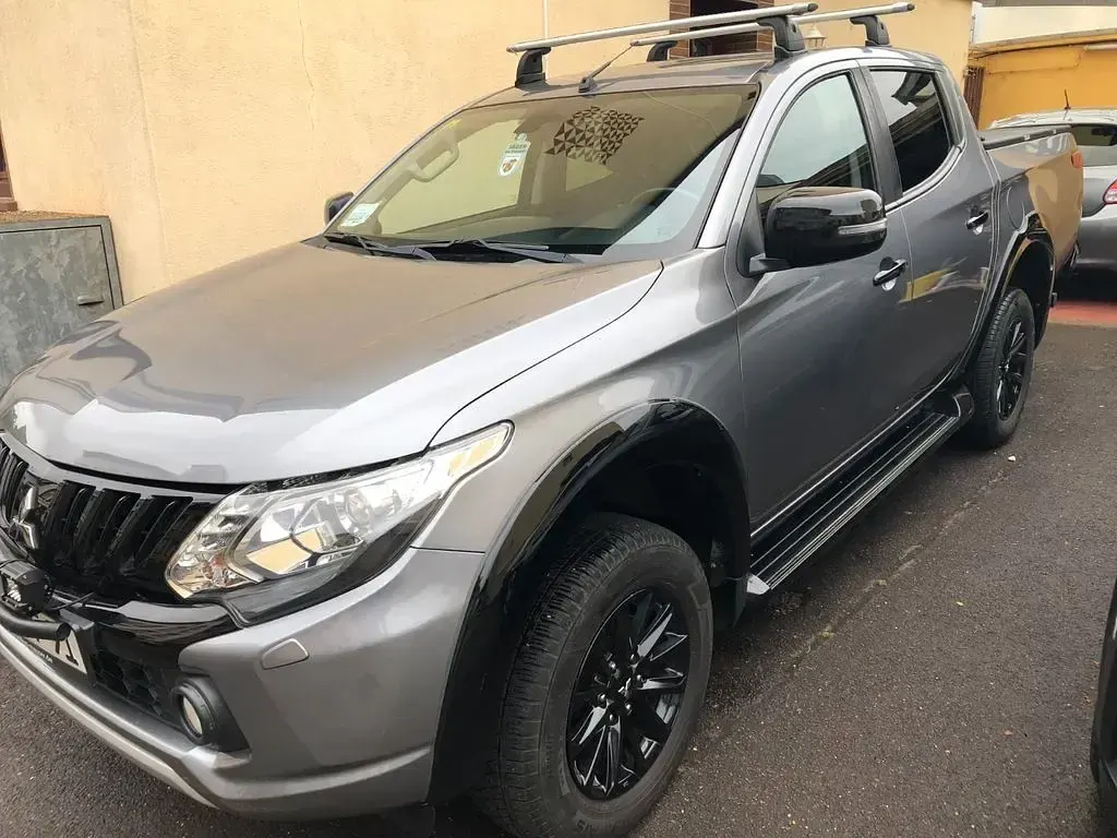 Gebraucht Mitsubishi L200 181 PS (133 kW) 2018 Silber Pickup