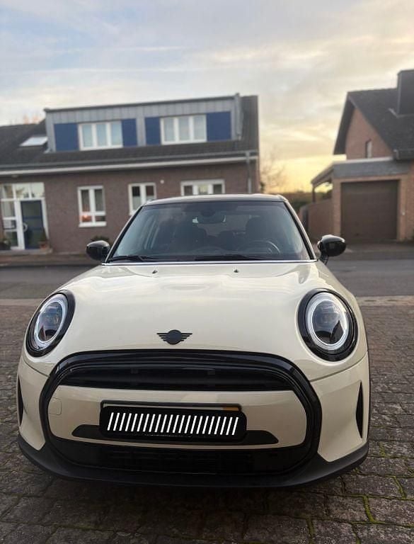 Gebraucht Mini Cooper Classic 136 PS (100 kW) 2021 Weiß Kleinwagen