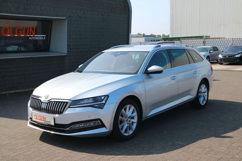 Brilliantsilber metallic Gebraucht 2020 Skoda Superb Style Kombi | 24.890 € (Guter Preis) - Bild 1/4