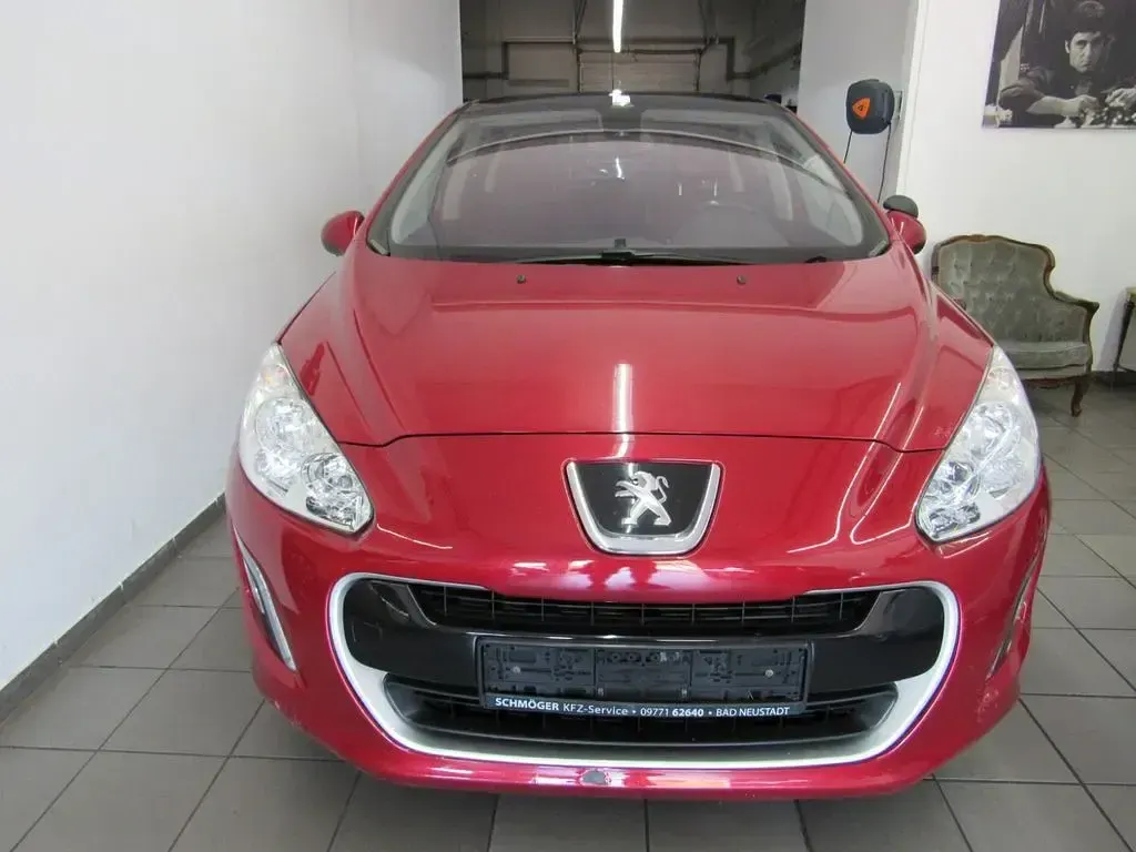 Gebraucht Peugeot 308 Allure 150 PS (110 kW) 2012 Rot Limousine