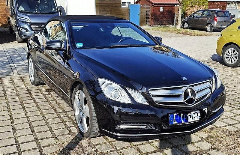 Gebraucht Mercedes E200 184 PS (135 kW) 2012 Schwarz Cabrio