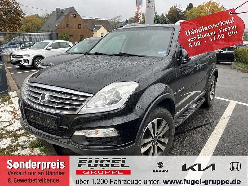 Schwarz Gebraucht 2015 Ssangyong (KGM) Rexton SUV | 7.499 € - Bild 1/4