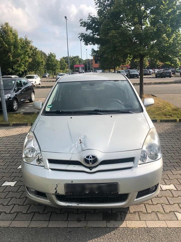 Silber Gebraucht 2006 Toyota Corolla Verso Van / Kleinbus | 1.850 € (Superpreis) - Bild 1/4