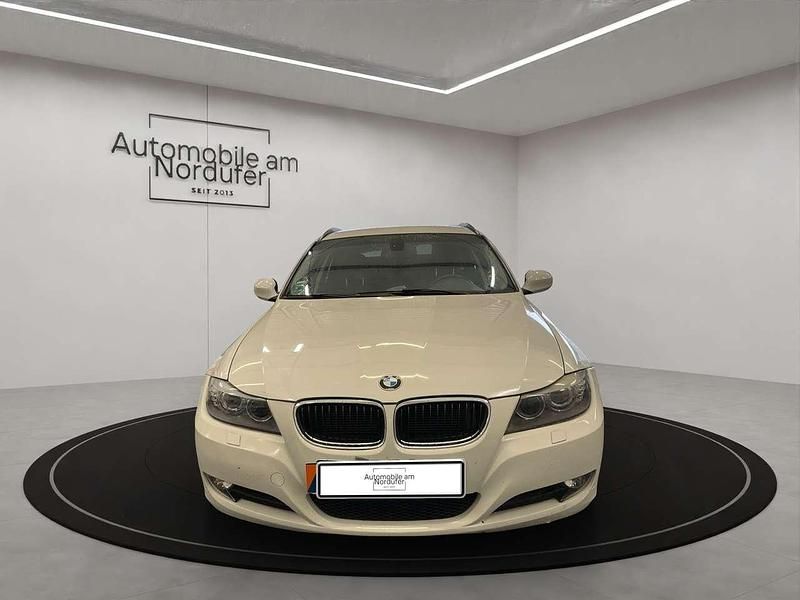 Gebraucht BMW 318 143 PS (105 kW) 2012 Alpinweiss iii Kombi