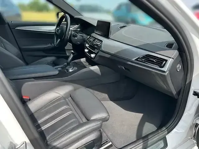 Gebraucht BMW 520 M Sport 190 PS (139 kW) 2020 Weiß Kombi