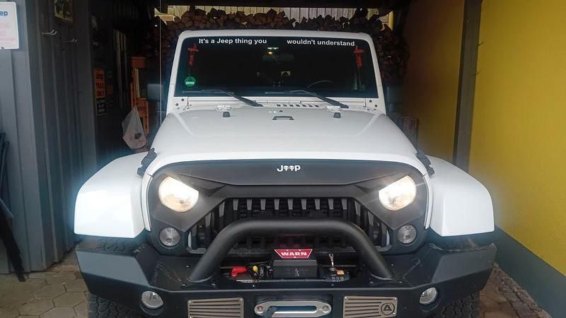 Weiß Gebraucht 2011 Jeep Wrangler Unlimited Sport SUV | 21.400 € (Guter Preis) - Bild 1/4