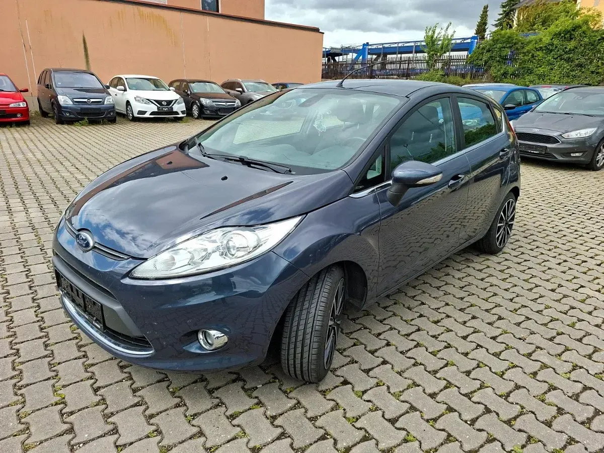 Gebraucht Ford Fiesta Titanium 82 PS (60 kW) 2012 Grau Kleinwagen