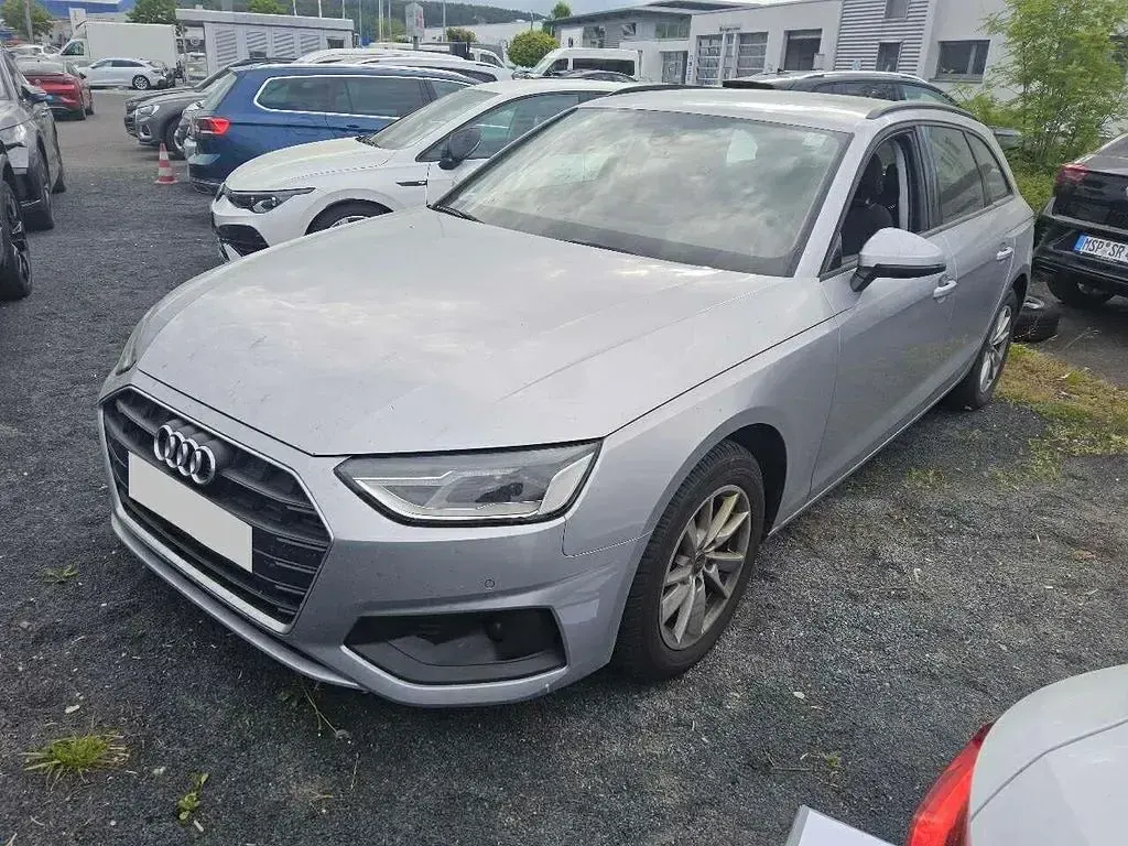 Używany Audi A4 Basis 163 KM (119 kW) 2024 Srebrny Kombi