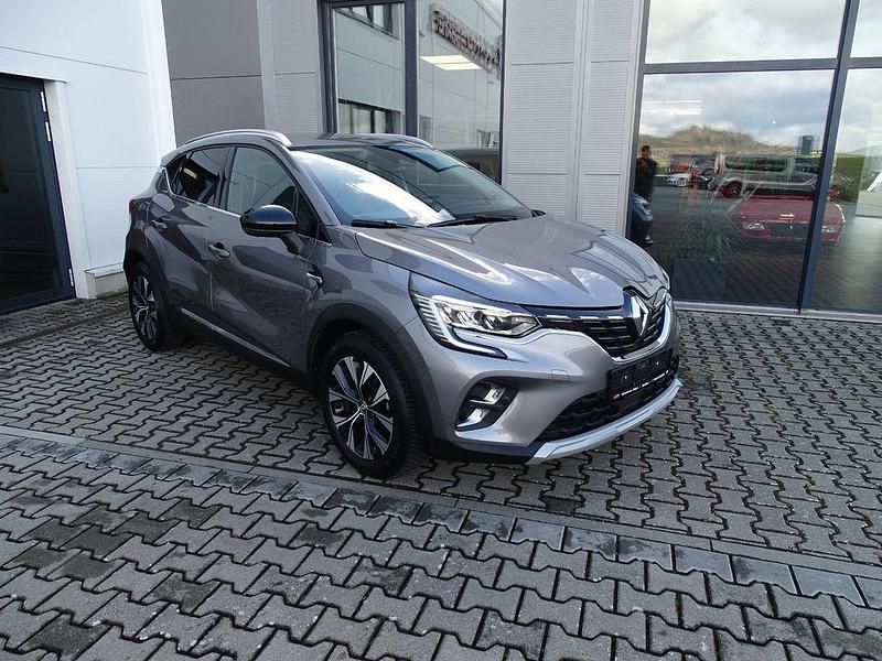 Używany Renault Captur Techno 140 KM (102 kW) 2024 Szary SUV