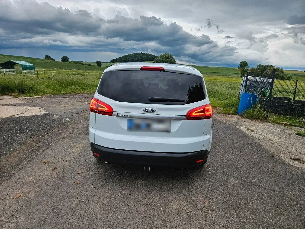 Gebraucht Ford S-MAX Titanium 163 PS (119 kW) 2014 Weiß Van / Kleinbus