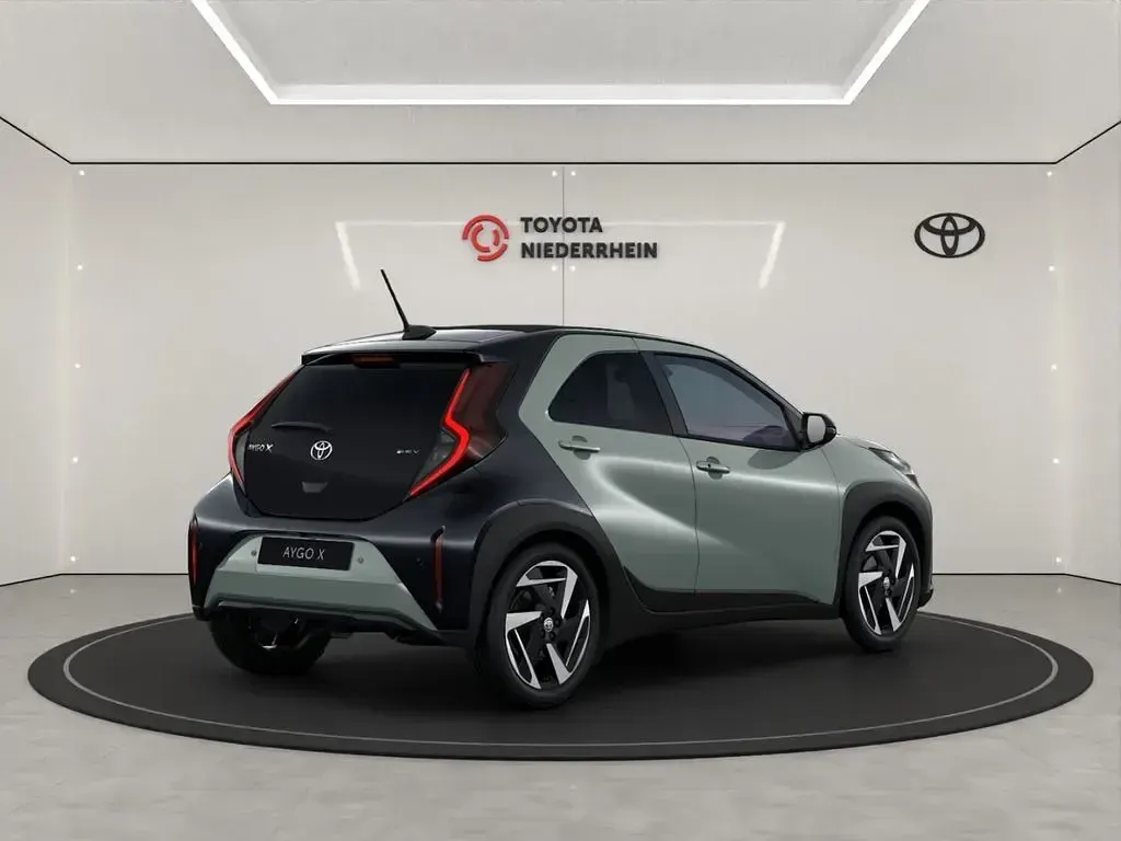 Neu Toyota Aygo X Lounge 116 PS (85 kW) 2026 Grün SUV