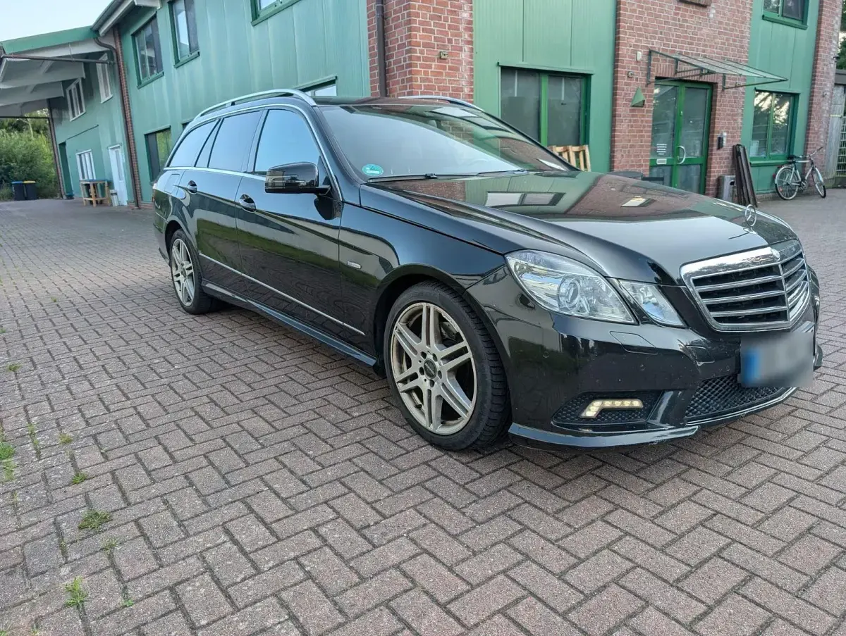 Gebraucht Mercedes E350 Avantgarde 265 PS (194 kW) 2010 Schwarz Limousine