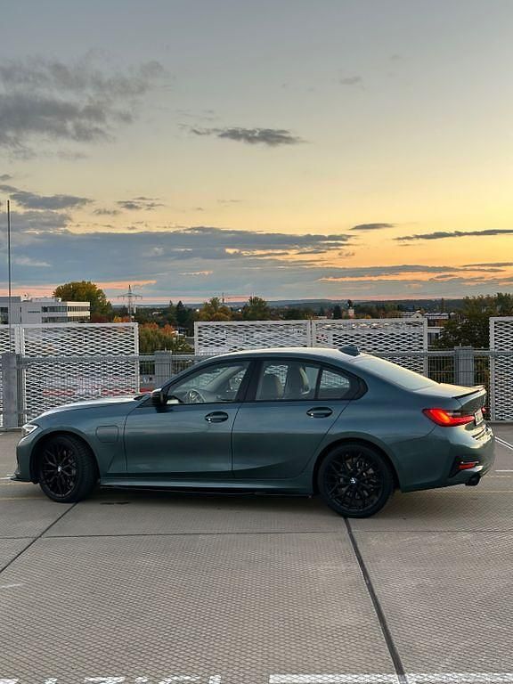 Gebraucht BMW 330e Advantage 292 PS (214 kW) 2019 Limousine
