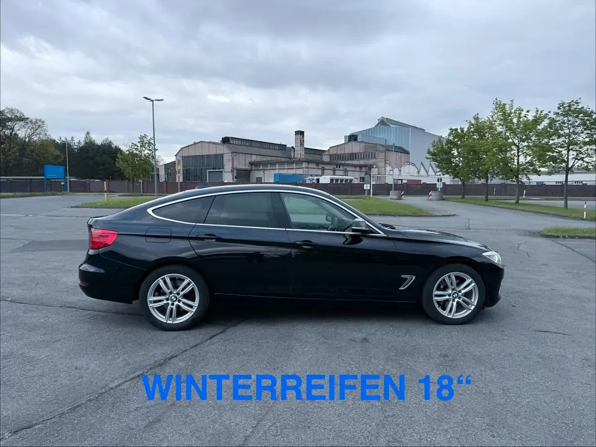 Gebraucht BMW 330 Sport Line 258 PS (189 kW) 2016 Schwarz Limousine