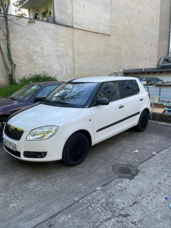 Weiß Gebraucht 2009 Skoda Fabia Classic Kleinwagen | 1.900 € (Guter Preis) - Bild 1/4