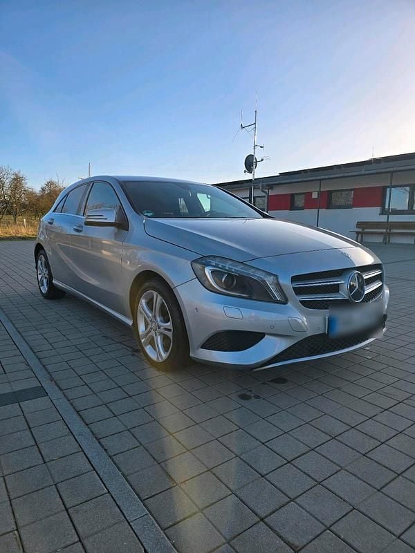 Gebraucht Mercedes A200 160 PS (117 kW) 2012 Silber Kleinwagen