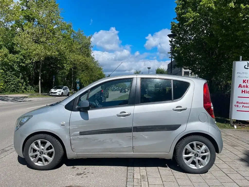 Gebraucht Opel Agila Edition 86 PS (63 kW) 2010 Silber Kleinwagen
