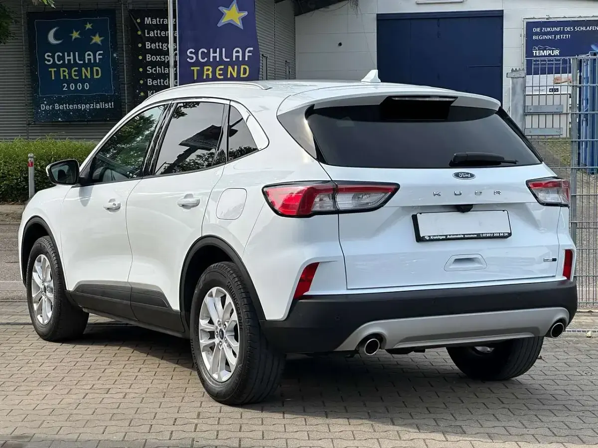 Gebraucht Ford Kuga Titanium 150 PS (110 kW) 2021 Frozen white SUV