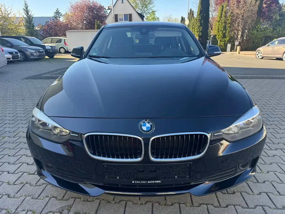 Gebraucht BMW 320 170 PS (125 kW) 2014 Schwarz Limousine