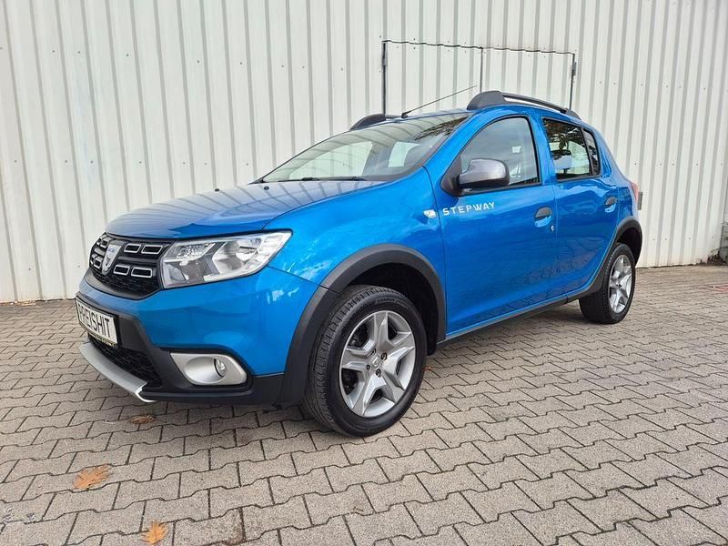 Blau Gebraucht 2019 Dacia Sandero Essentiel Limousine | 7.999 € (Fairer Preis) - Bild 1/4