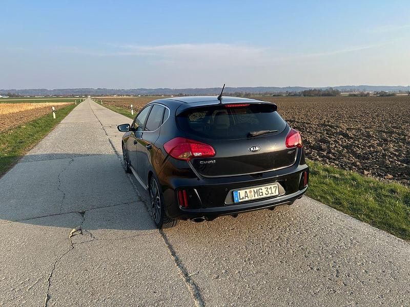 Gebraucht Kia Ceed GT-Challenge 204 PS (150 kW) 2014 Schwarz Kleinwagen