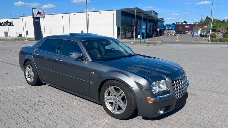 Grau Gebraucht 2007 Chrysler 300C Limousine | 11.000 € - Bild 1/4