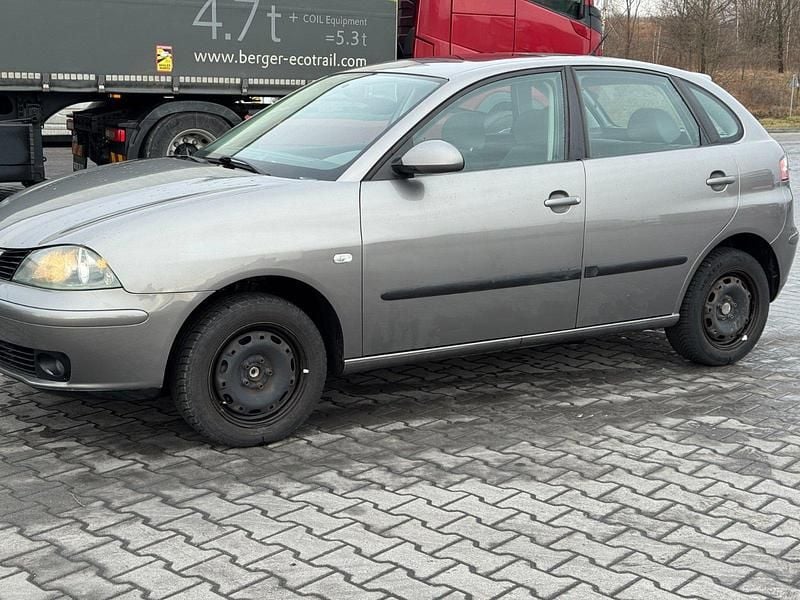 Grau Gebraucht 2003 Seat Ibiza Kleinwagen | 999 € (Guter Preis) - Bild 1/4