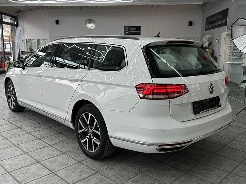 Gebraucht VW Passat Comfortline 220 PS (161 kW) 2018 Weiß Kombi