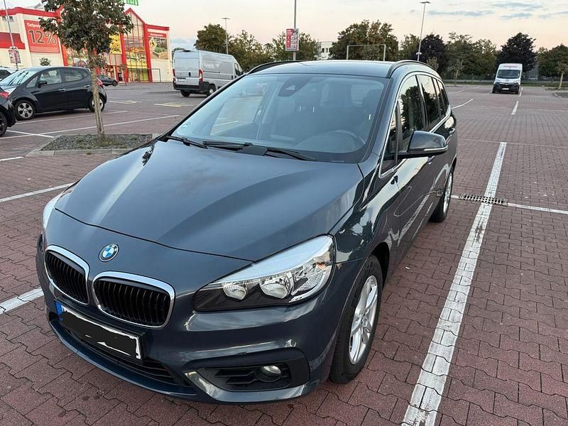 Grau Gebraucht 2015 BMW 218 Gran Tourer Advantage Van / Kleinbus | 10.900 € (Etwas zu teuer) - Bild 1/4