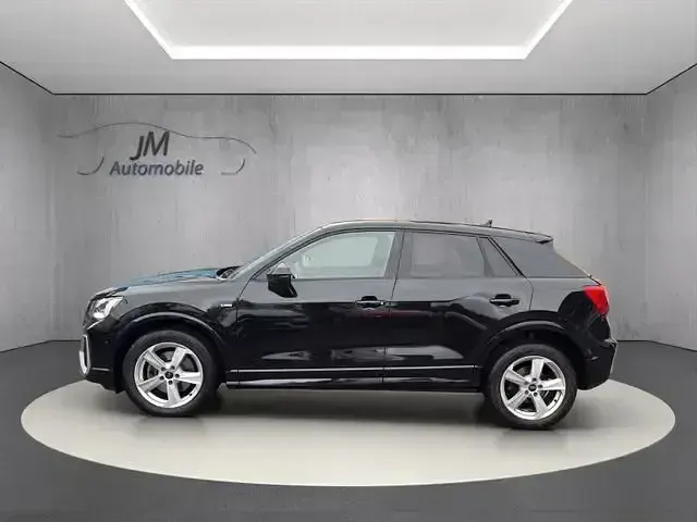 Gebraucht Audi Q2 S-Line 150 PS (110 kW) 2023 Mythosschwarz SUV