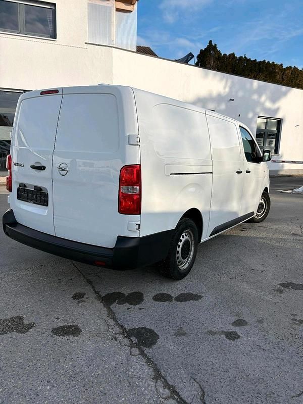Gebraucht Opel Vivaro 144 PS (105 kW) 2022 Weiß Van / Kleinbus