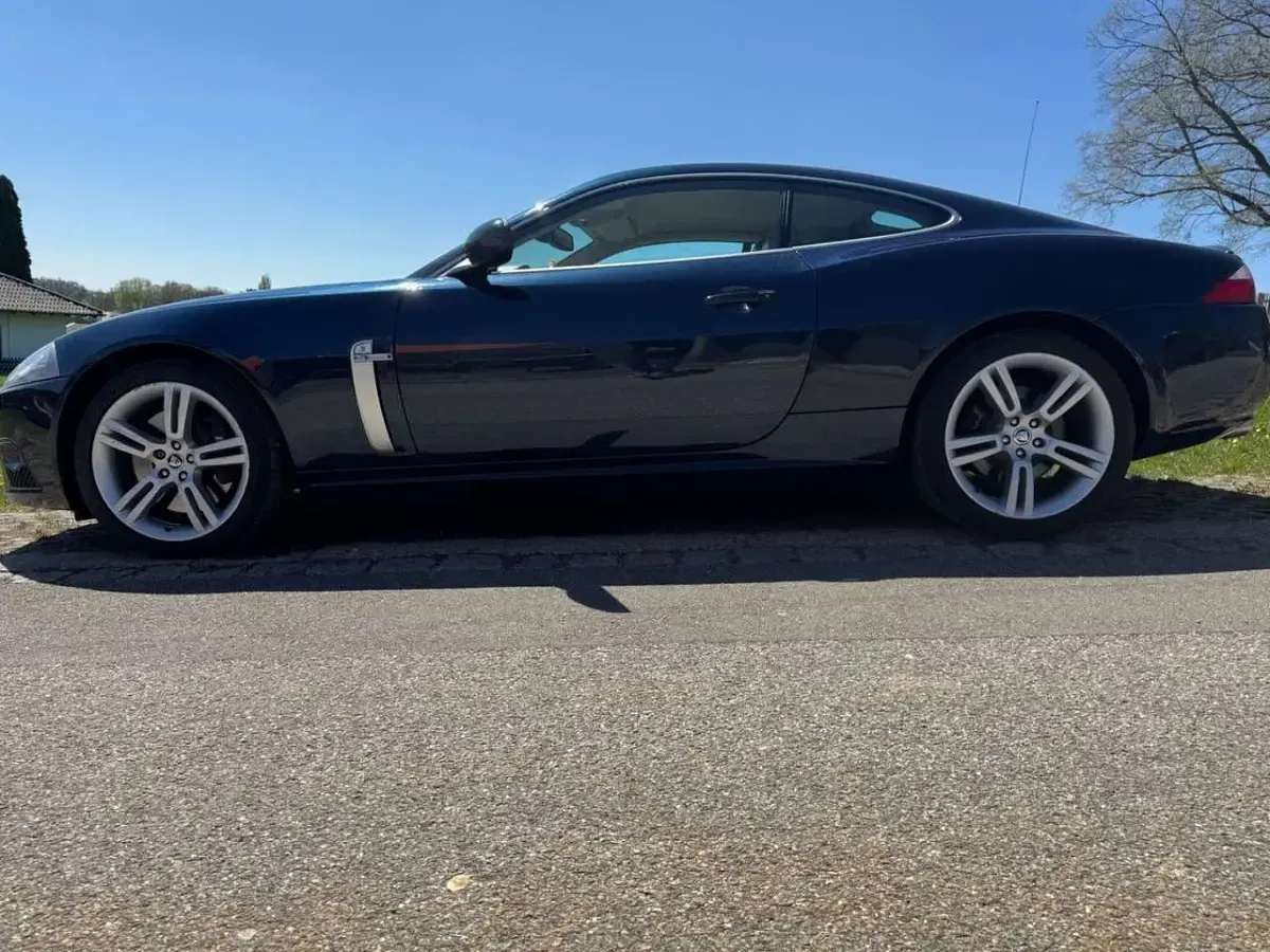 Gebraucht Jaguar XKR Supercharged 416 PS (305 kW) 2008 Indigo blue . Cabrio