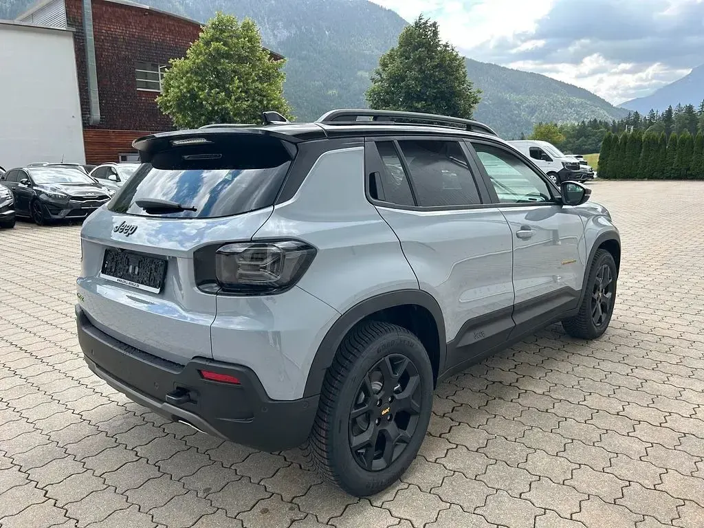 Neu Jeep Avenger North 145 PS (106 kW) 2026 Grau SUV