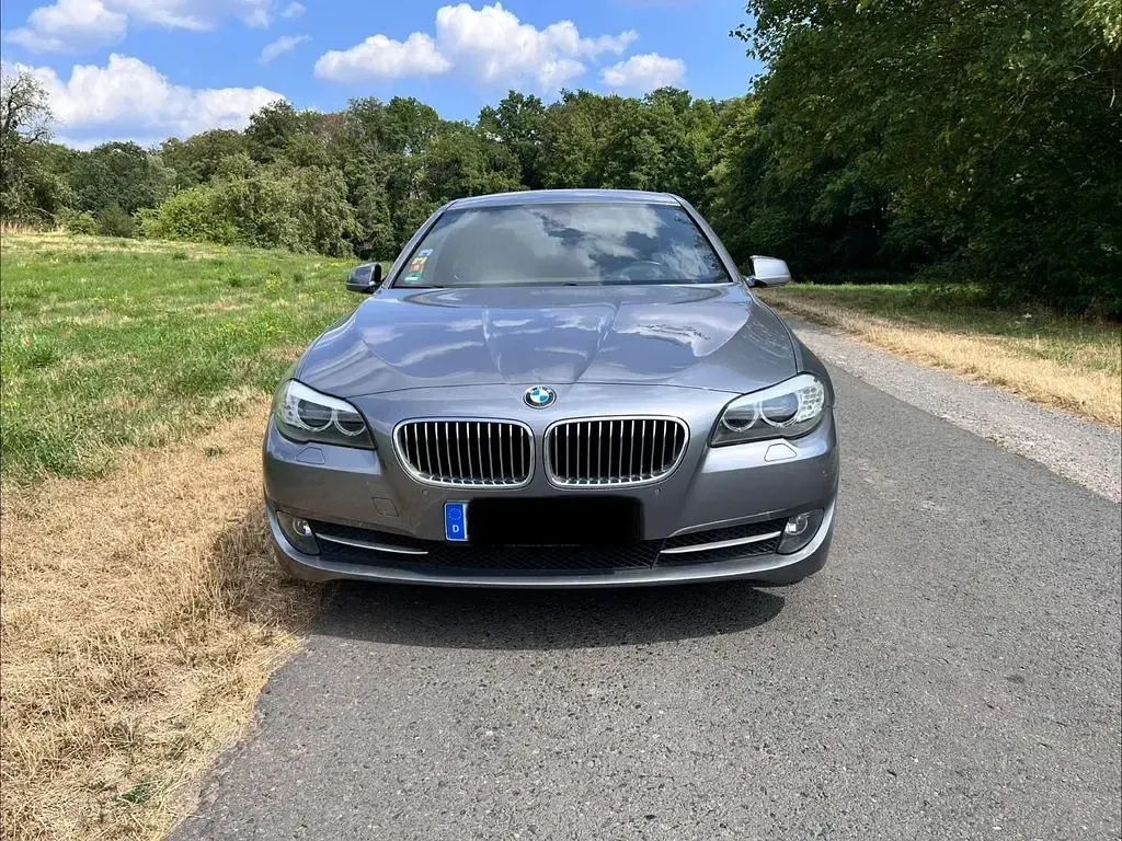 Gebraucht BMW 523 Shadowline 204 PS (150 kW) 2010 Silber Limousine