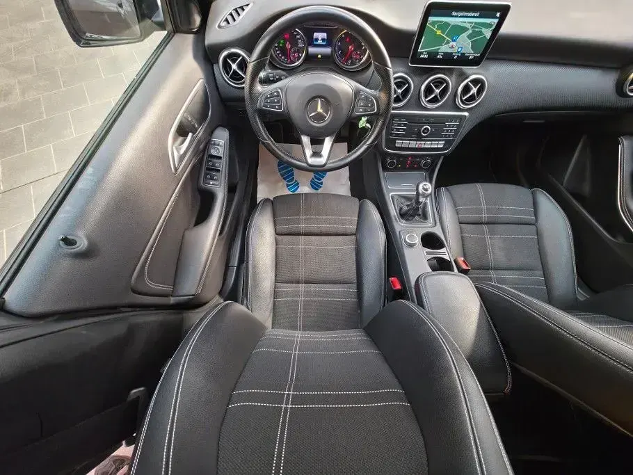 Gebraucht Mercedes A200 156 PS (114 kW) 2015 Grau Limousine