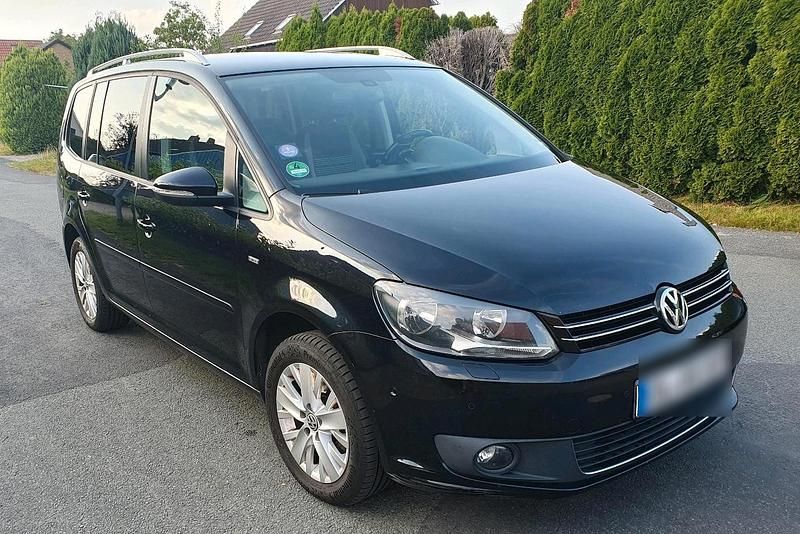 Schwarz Gebraucht 2013 VW Touran Life Van / Kleinbus | 4.650 € (Etwas zu teuer) - Bild 1/4
