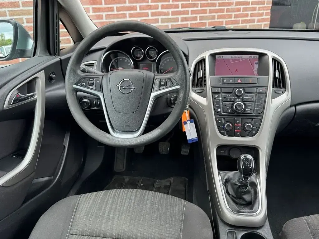 Gebraucht Opel Astra Edition 120 PS (88 kW) 2011 Grau Kombi