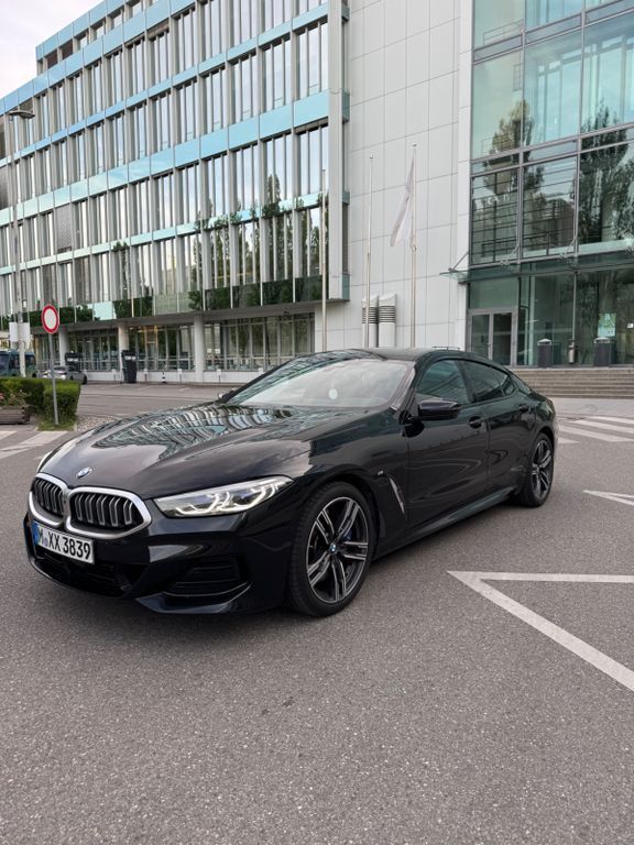 Schwarz Gebraucht 2023 BMW 840 Shadowline Coupé | 65.800 € (Fairer Preis) - Bild 1/4
