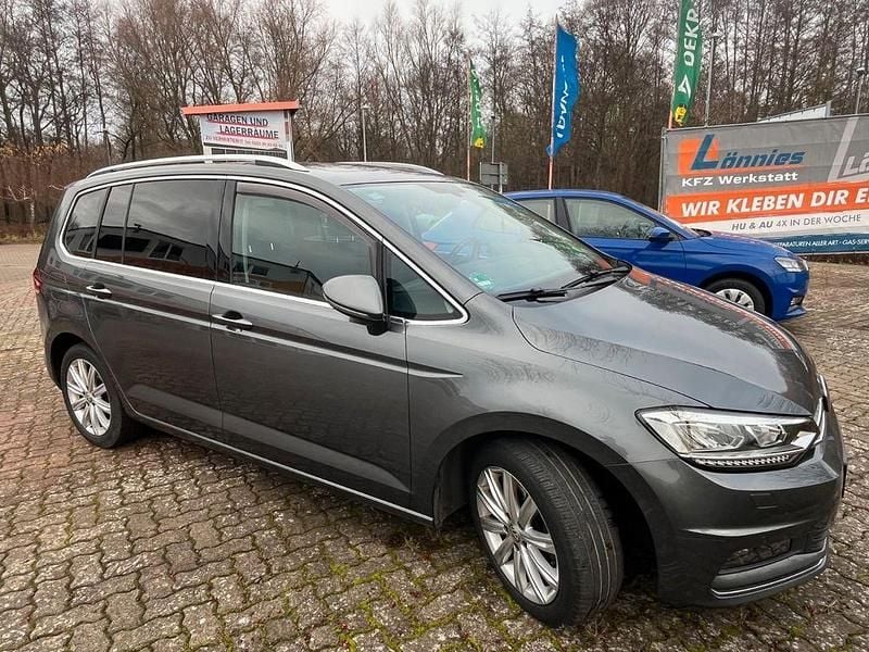 Grau Gebraucht 2020 VW Touran Highline Van / Kleinbus | 20.900 € (Superpreis) - Bild 1/4