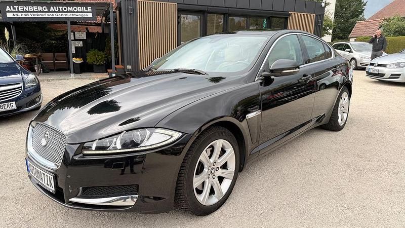 Schwarz Gebraucht 2013 Jaguar XF Limousine | 10.999 € (Fairer Preis) - Bild 1/4