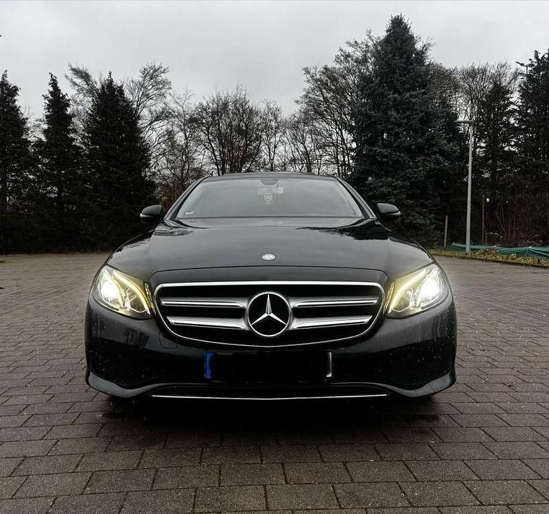 Gebraucht Mercedes E220 194 PS (142 kW) 2016 Schwarz Limousine