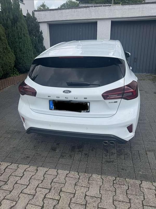 Gebraucht Ford Focus ST-Line 125 PS (91 kW) 2022 Weiß Kleinwagen