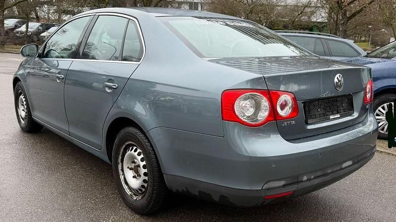 Gebraucht VW Jetta 105 PS (77 kW) 2006 Grün Limousine