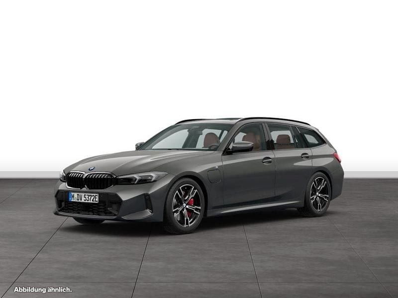 Grau Gebraucht 2024 BMW 330e Kombi | 52.504 € - Bild 1/4