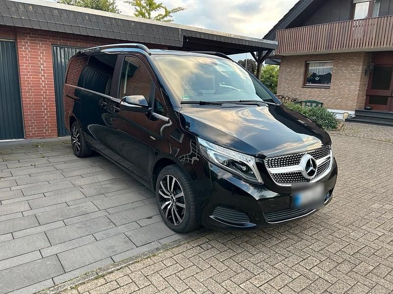 Schwarz Gebraucht 2014 Mercedes V250 Avantgarde Van / Kleinbus | 23.500 € (Superpreis) - Bild 1/4